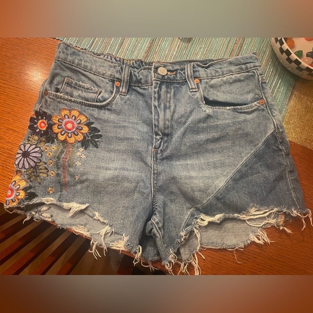 BlankNYC The Barrow Jean Cut Off Shorts Floral Embroidered Size 28